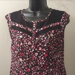 Women's Candie's floral and lace blouse size small